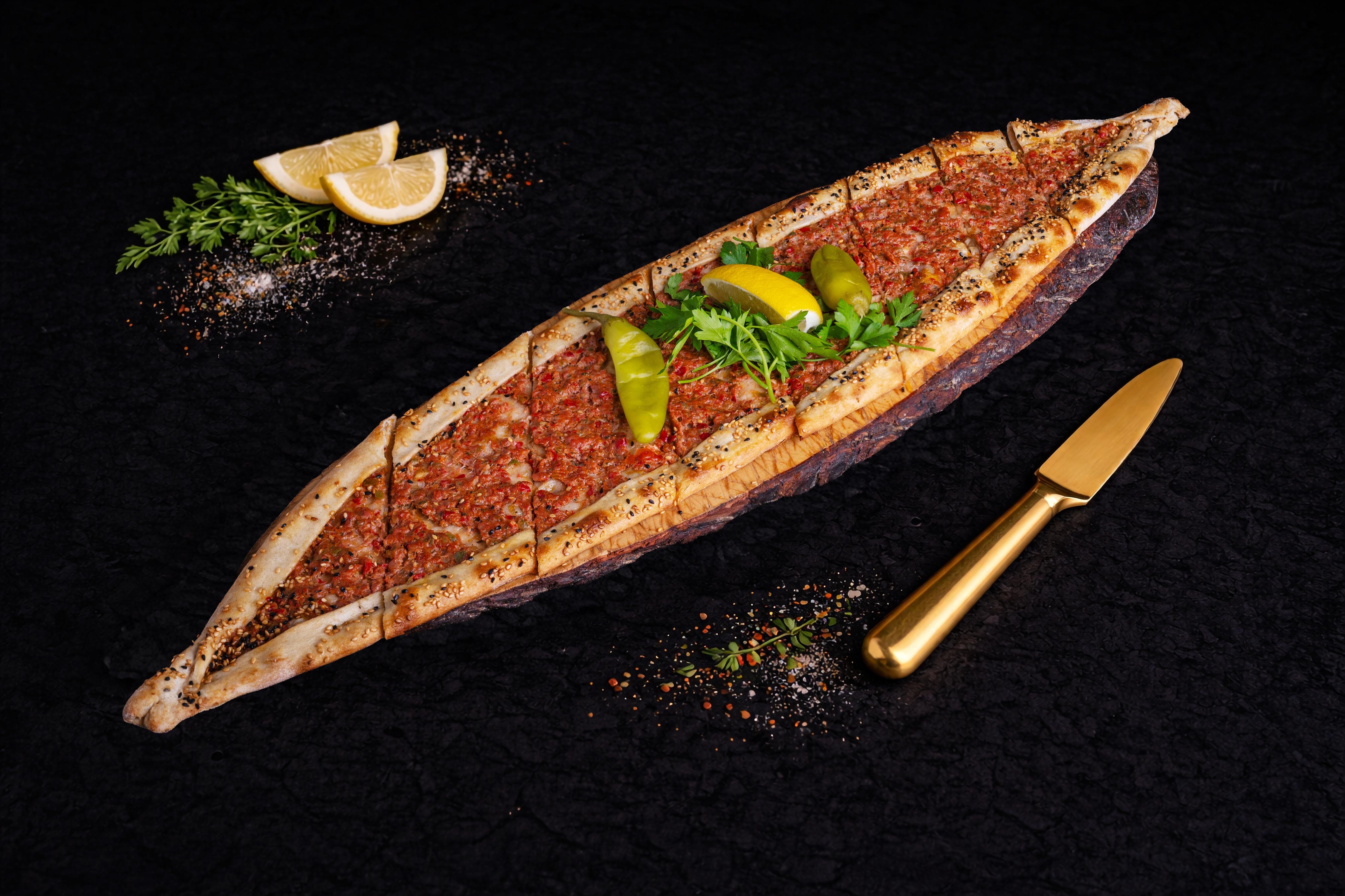 Minced meat pide